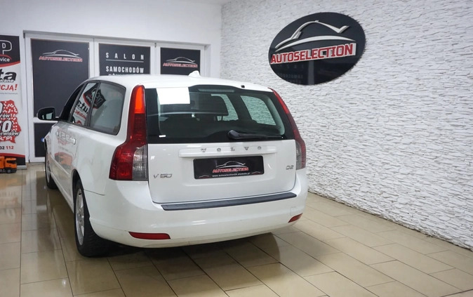 Volvo V50 cena 17900 przebieg: 213000, rok produkcji 2011 z Gryfice małe 562